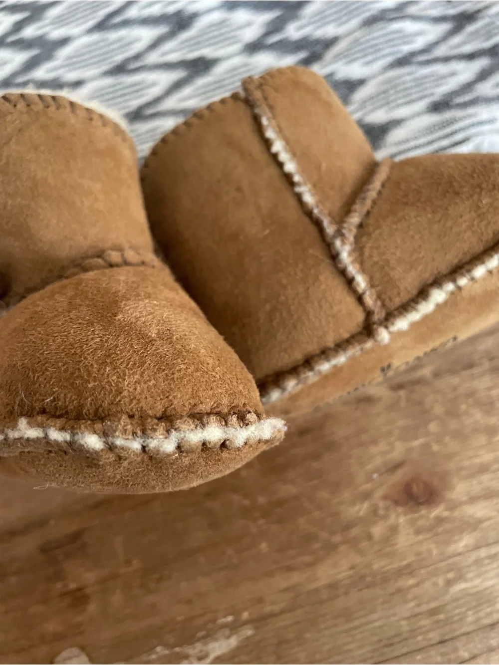 Minnetonka: Sheepskin Baby/Infant Booties